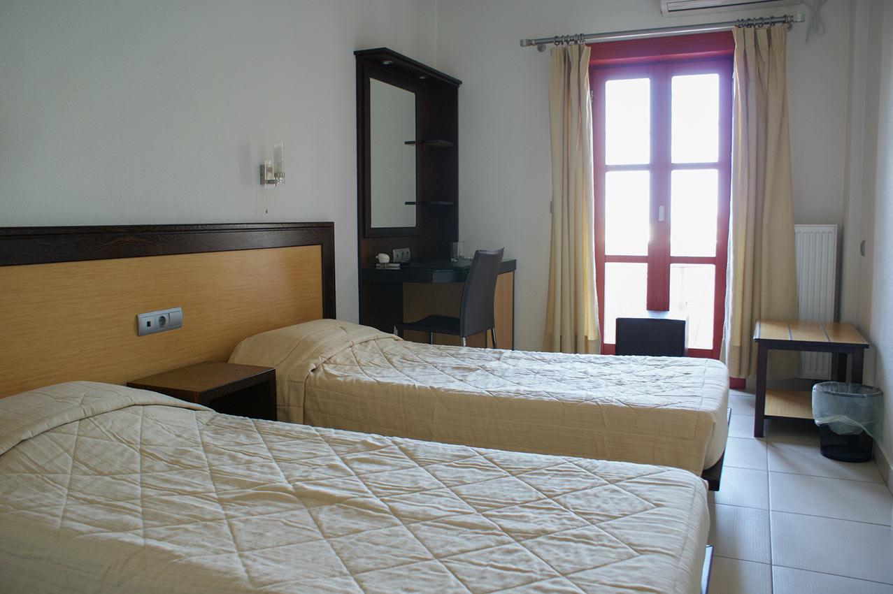 Aposperides Hotel Livadi  Экстерьер фото