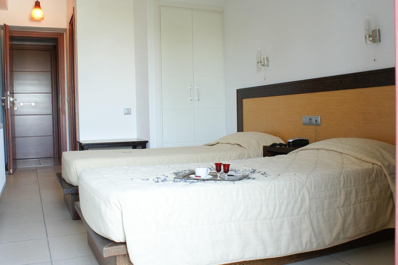 Aposperides Hotel Livadi  Экстерьер фото