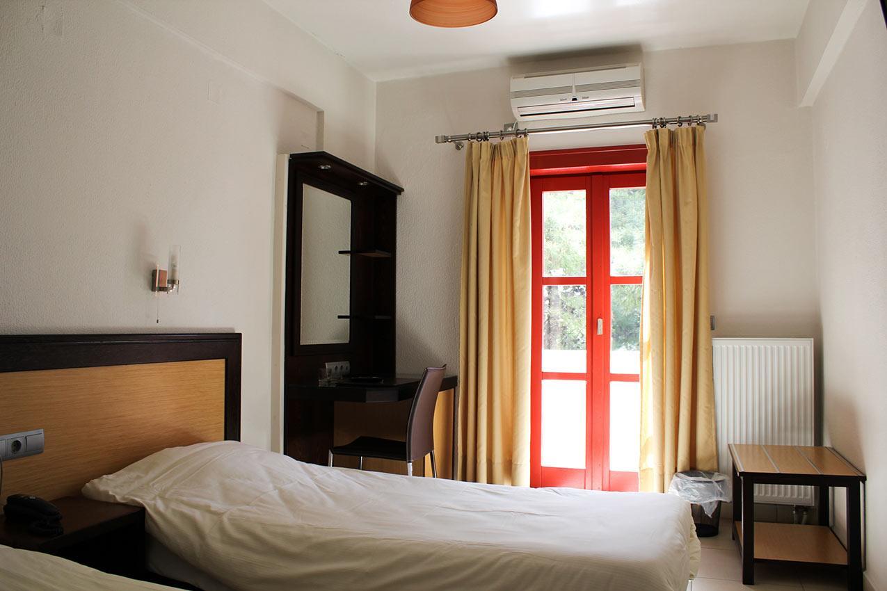 Aposperides Hotel Livadi  Экстерьер фото