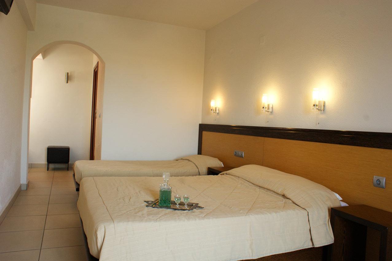 Aposperides Hotel Livadi  Экстерьер фото