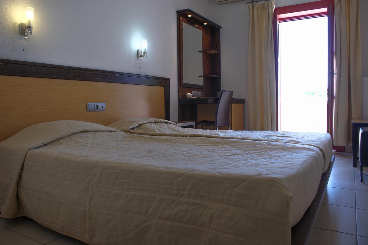 Aposperides Hotel Livadi  Экстерьер фото